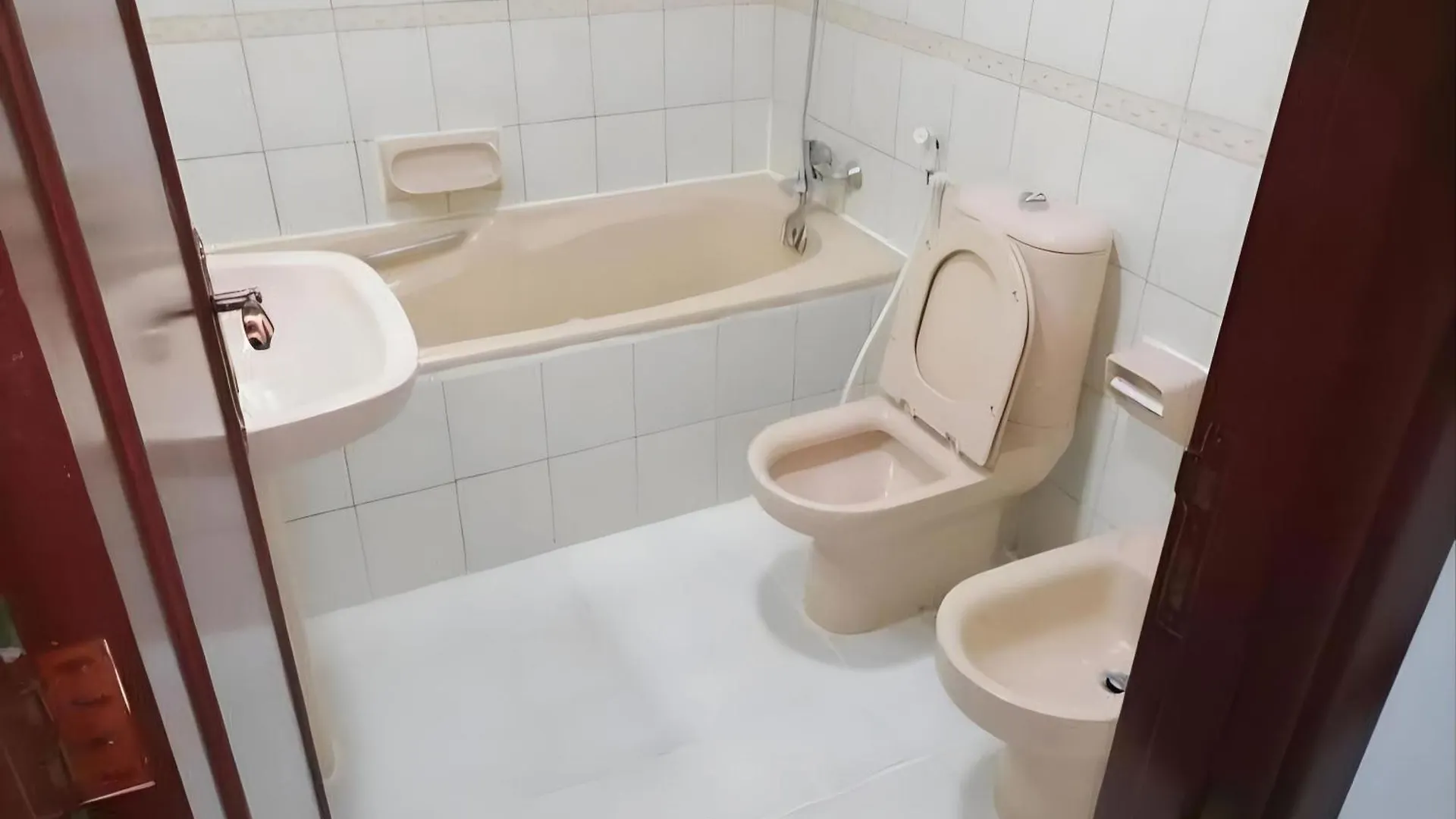 Abu Dhabi Suave Hostel Ηνωμένα Αραβικά Εμιράτα